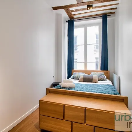 108 - Charming Parisian Flat In Apartment