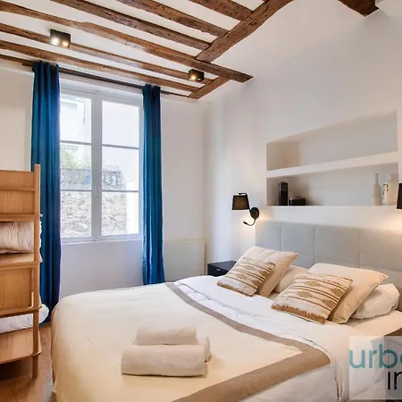 108 - Charming Parisian Flat In *