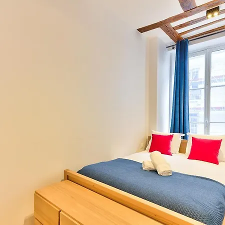 108 - Charming Parisian Flat In
