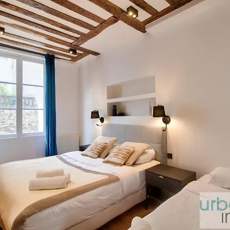 108 - Charming Parisian Flat In