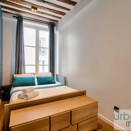 108 - Charming Parisian Flat In Paris